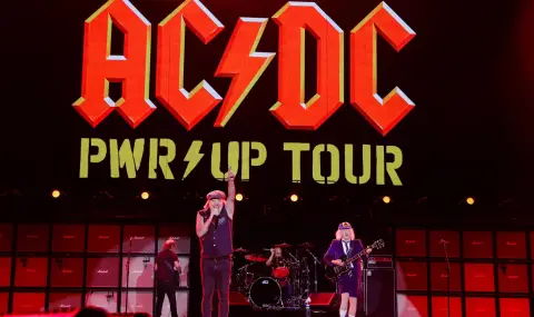 Китаристът на AC/DC Стиви Йънг влезе по спешност в болница