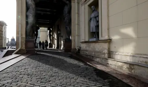 Прекъсванията на интернет в Русия връщат хората към пейджъри и уоки токита