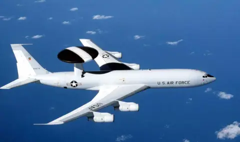 Разузнавателен Boeing E-3 Sentry и няколко самолета-танкери са били поразени от Иран в саудитската база „Принц Султан“