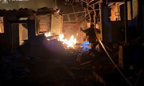 Руска ракета удари жилищен блок в Харков, шестима са ранени. Украйна атакува руските пристанища Уст-Луга и Приморск