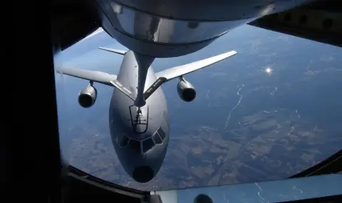 САЩ загубиха самолет-цистерна KC-135 с шестима на борда в Западен Ирак ВИДЕО