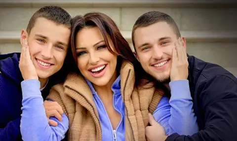 Синът на певицата Рени е в казарма в Израел