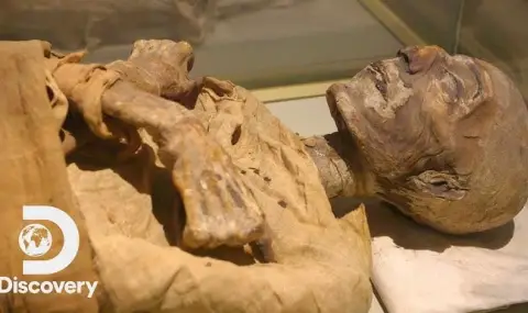 13 април 2001 г.: Открити са 20 позлатени мумии в Египет