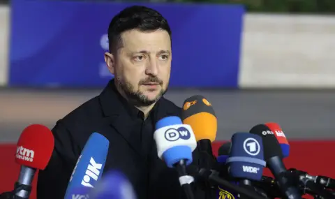 Зеленски: Украйна произвежда толкова много оръжия, че започва да ги изнася