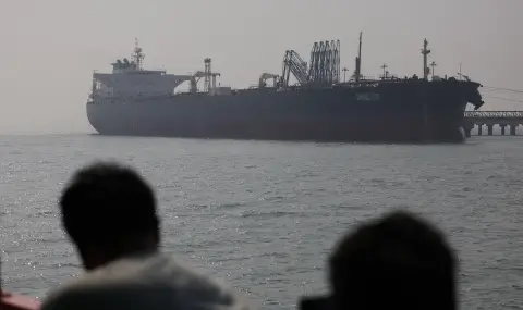 Индия няма да спира покупките на руски петрол след отпадането на санкционни облекчения от САЩ