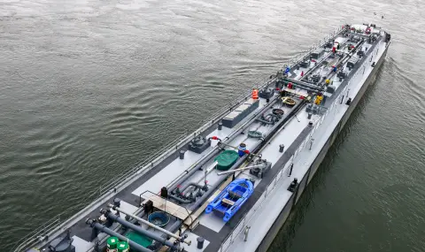 Ирански санкциониран супертанкер премина Ормузкия проток въпреки американската блокада