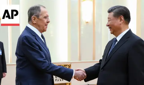 Китайският президент Си Дзинпин и руският външен министър Сергей Лавров провеждат среща в Пекин