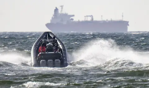 Украйна удари санкциониран руски танкер край Туапсе с морски дронове