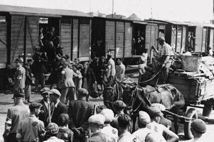 18 май 1944 г. За назидание Сталин депортира в Сибир кримските татари