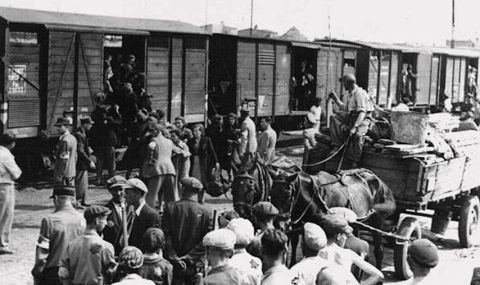 18 май 1944 г. За назидание Сталин депортира в Сибир кримските татари