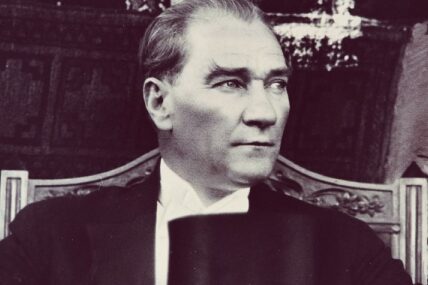 19 май 1881 г. Ражда се Ататюрк