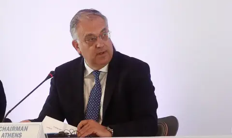 Върховният представител на международната общност в Босна и Херцеговина призна, че натиск от страна на САЩ е допринесъл за оставката му