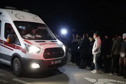 Десетки ранени туристи при катастрофа на автобус в Турция