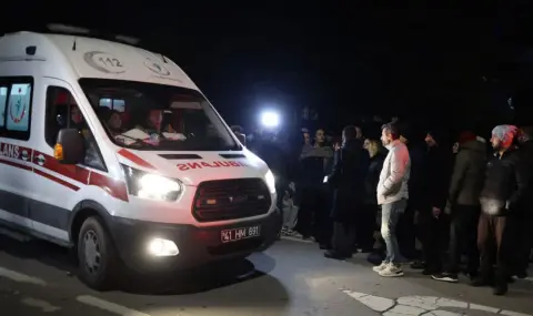 Десетки ранени туристи при катастрофа на автобус в Турция