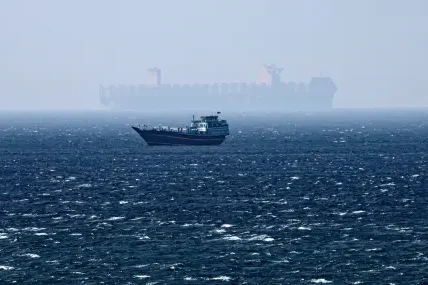 Иран отвори Ормузкия проток за част от китайските кораби