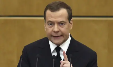 Медведев: При бедствие в АЕЦ "Запорожие" Русия може да отговори с удари по атомни централи в Украйна и страните от НАТО