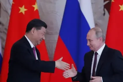 Путин и Тръмп при Си Дзинпин: какво показаха разликите
