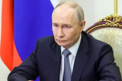 Робърт Сървис: Путин допусна огромна грешка с войната в Украйна, танкистите му тръгнаха към Киев с парадни униформи