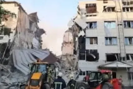 Четирима загинали и десетки ранени при удар с дронове в Старобелск, съобщават местни власти