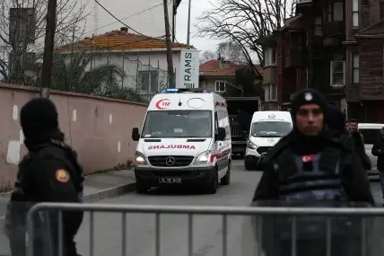 14-годишно момиче оцеля след падане от 12-ия етаж в Адана