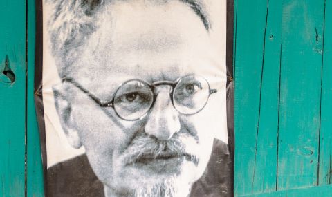 19 юни 1933 г. Франция дава политическо убежище на Лев Троцки