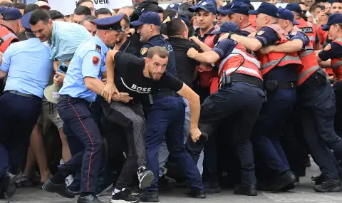 Албания: Протести и арести в Тирана