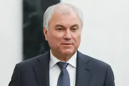 Володин призова Полша да отличи Зеленски с „ордена на Юда“