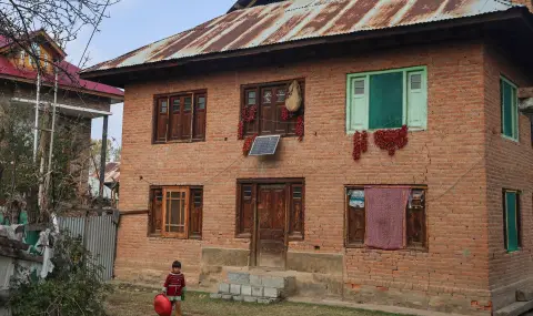 Индийско село пази жив духа на комунизма повече от половин век