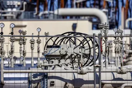 Казахстан намали добива на газ от находището „Карачаганак“ след украинска атака с дронове