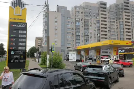Кризата с горивата в Русия изстреля цените в малките бензиностанции