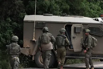 Ливански войници бяха убити при израелски удар, насочен срещу техния военен автомобил