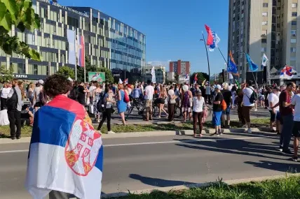 Мащабен проправителствен митинг блокира Белград
