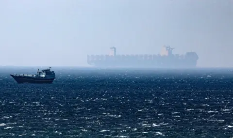 Над 1100 кораба остават блокирани в Персийския залив