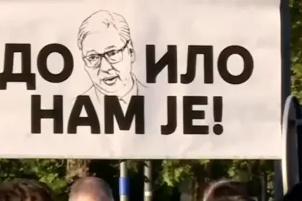 Нови Сад под блокада: Хиляди студенти и фермери излязоха на мащабен антиправителствен протест
