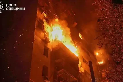 Нощ на пламъци и сирени: Масирани въздушни удари разтърсиха Украйна и Южна Русия след полунощ