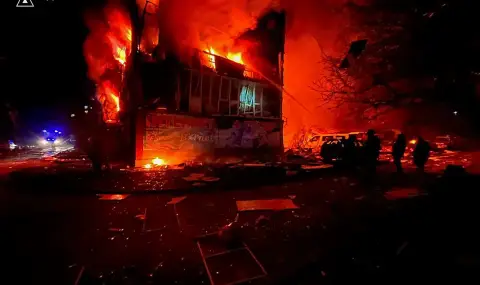 Нощ под напрежение: Прегрупиране след руския пробив в Донбас, цивилните напуснаха превзетото градчето Ню Йорк