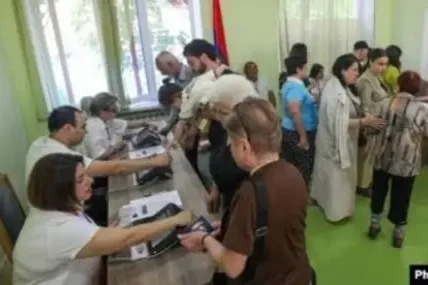 Опозицията в Армения внесе искане за пълно анулиране на резултатите от парламентарните избори