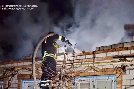 Осем души пострадаха при руски удар по паркинг в Чернигов, жертвите в предприятието в Бровари станаха четири