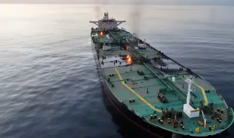 Пожар избухна на петролен танкер край Оман с 24 индийски моряци на борда