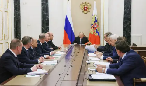 Путин между враждуващите фракции в Кремъл: война ли ще избере или мир