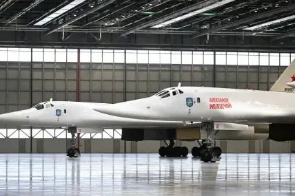 Русия демонстрира стратегическата си авиация с полет на Ту-160 над Баренцово и Норвежко море