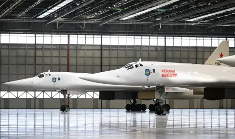 Русия демонстрира стратегическата си авиация с полет на Ту-160 над Баренцово и Норвежко море