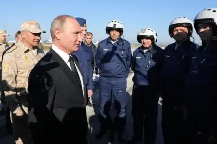 Русия тайно е изпратила товарен кораб към стратегическа военна база в Сирия
