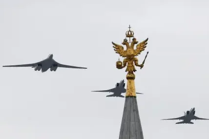 Руски бомбардировач се разби при опит за кацане в Сибир