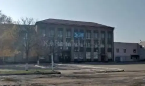 Руските сили поразиха с авиационни бомби Харковския завод за специални машини