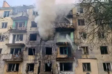 Руснаците атакуваха многоетажна сграда в Павлоград, ранените са дванадесет