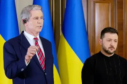 Скот Бесент за Зеленски: "Мистър Бийн на крек", "дете със специални нужди", "малък малоумник"
