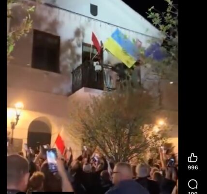 Старо видео подвежда, че свалят украински знамена „навсякъде в Полша”
