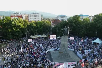 Сърбия на крак: Бунт в Кралево въпреки хода на Вучич