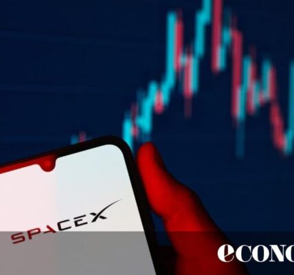 Търговията с акциите на SpaceX стартира с 11% скок